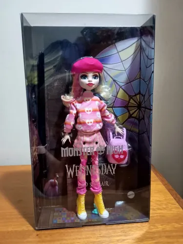 Boneca Monster High Wednesday Enid Sinclair Lacrada