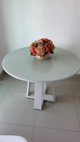Vendo Mesa de jantar redonda.