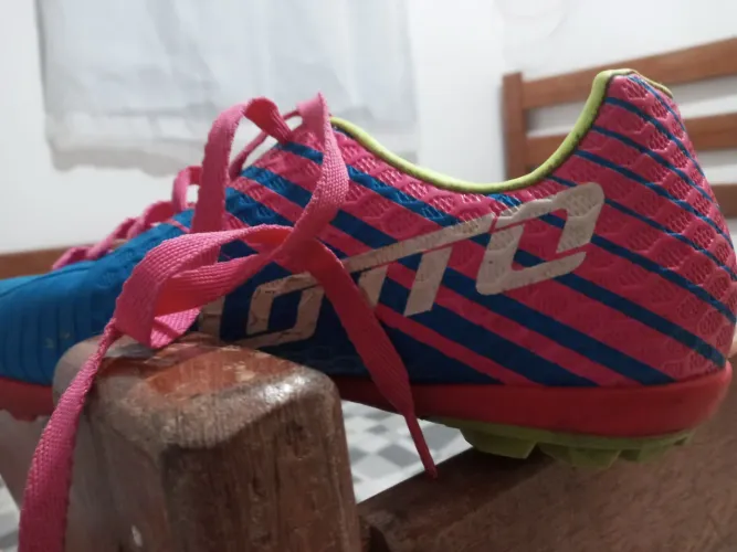 Chuteira Lotto (Rosa/Azul)<br>
