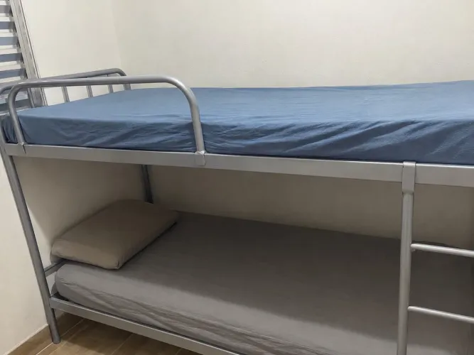 Cama original tok Stock material de ferro e madeira pura