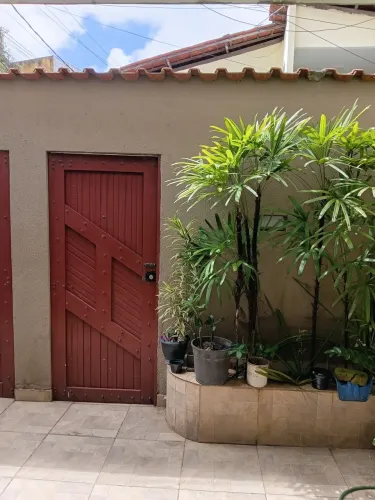 Vendo casa térrea quatro quartos com garagem no cabula 8