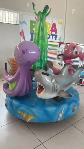 Brinquedo Infantil Carrossel Giratório - Tema Fundo do Mar