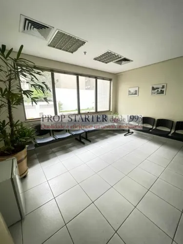 Excelente sala comercial pronta para consultório médico, com mobília.