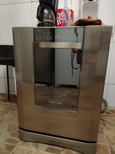 Lava-louças Electrolux Blue Touch 9 serviços - com defeito / para conserto