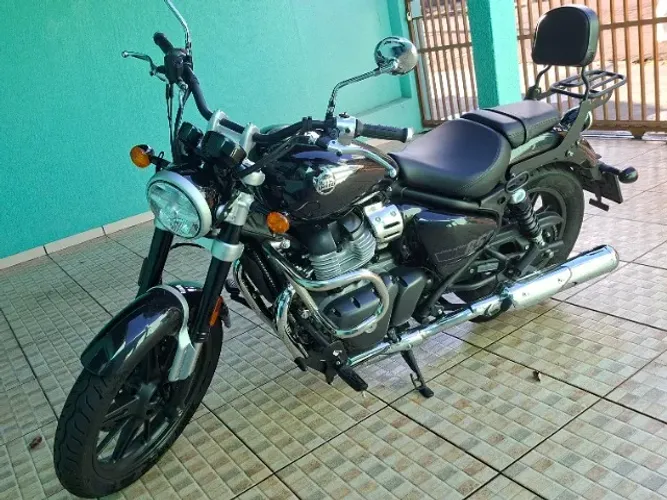 Royal Enfield Super Meteor 650 - Apenas 2.100 km + cerca de R$ 4.000,00 em Acessórios!