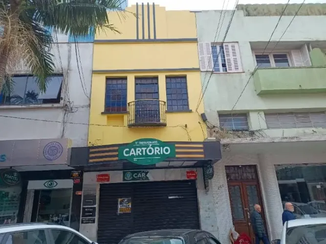 Prédio Comercial no Centro de Pelotas com 336 m², 6 banheiros, mezanino, salas de reunião,