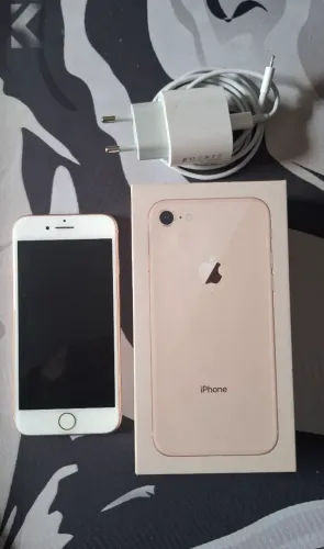 Iphone 8 + 3 capinha + carregador