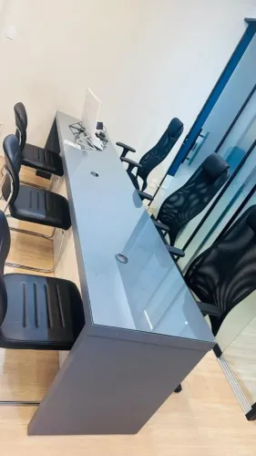 Mesa para escritório com 3 lugares