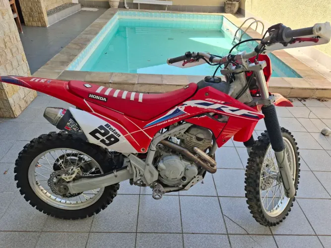 Crf 250f - REVISADA E COM ACESSORIOS