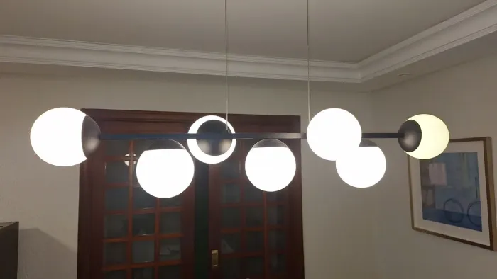 Lustre preto 6 globos de vidro modelo Jabuticaba