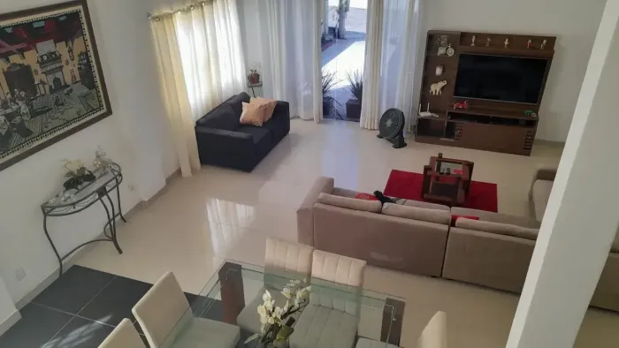 Casa para aluguel  com 3 suítes em condomínio tranquilo e seguro em Vargem Grande-RJ