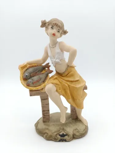 Escultura Italiana Antiga Vintage Menina Pescadora Resina