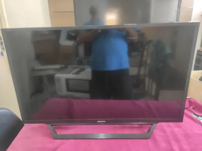Display (tela) de tv Sony modelo kdl 32w655d instalada na sua tv.