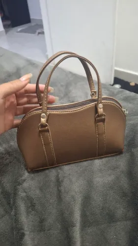 Bolsa de mão estilo baú, caramelo