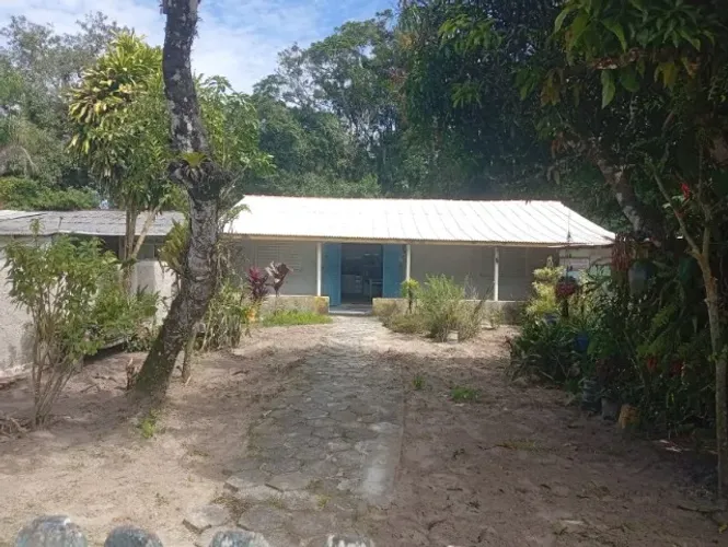 CASA A VENDA NA PRAIA EM PONTAL DO PARANA -ESPAÇOSA,CONFORTAVEL,E PRONTA PARA MORAR