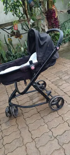 Carrinho de bebê Moisés 
