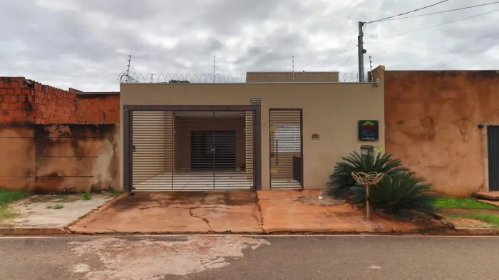 Casa semimobiliada no Bairro Jardim Montevidéu