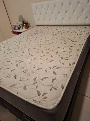 Cama Queen com baú