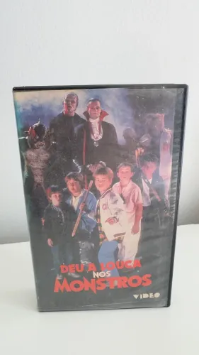VHS Filme Deu a Louca nos Monstros