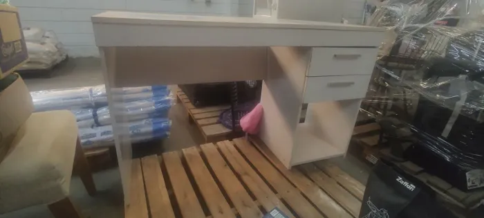 Mesa estante. Quarto escritório . Branca