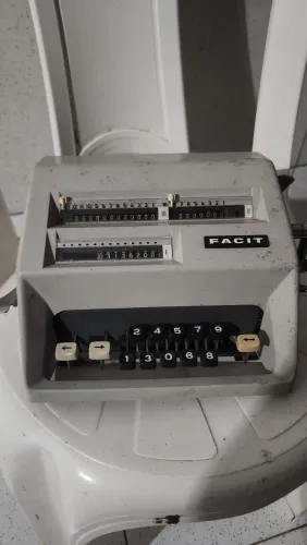calculadora mecânica Facit ( modelo C1-13) 