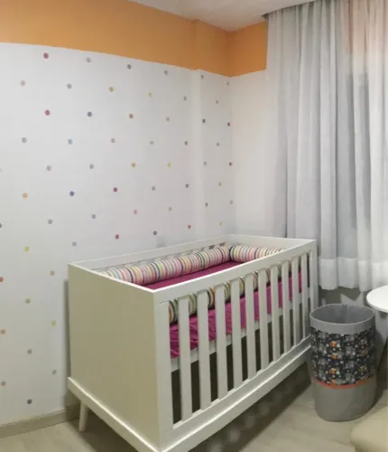Berço infantil que vira cama
