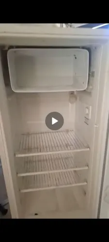 Geladeira Consul estado bom mais com marcas de uso, funciona perfeitamente