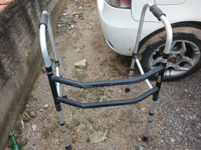 Vendo andador com regulagem de altura