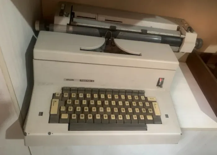 Leia descrição. Máquina antiga
