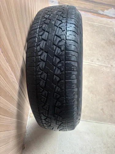 vendo pneu 225/65/17