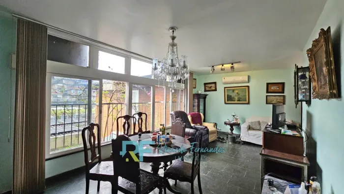 Casa em condomínio com infraestrutura de segurança e lazer, terraço, 4 quartos.