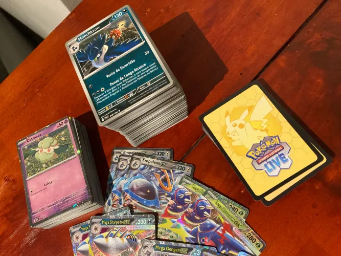 350 Cartas Pokémon [LOTE] - Brilhantes e comuns