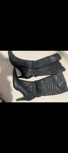 Bota em couro femenino 