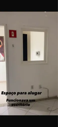 Para alugar. Antes funcionava um escritório