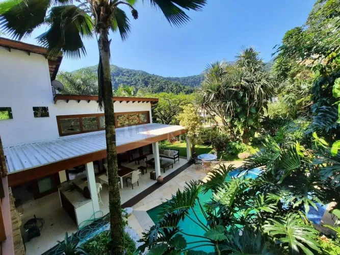 Casa a venda em Condomínio Fechado na praia de Pauba