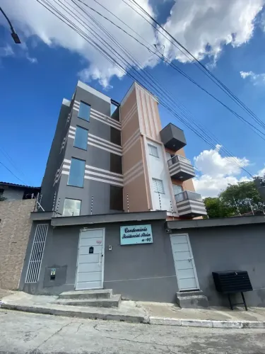Apartamento com quintal privativo próximo ao Metrô Patriarca.