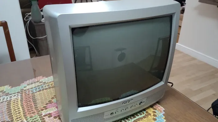 TV CCE HPS-1471 14'' de TUBO - perfeita para videogames retrô (Atari, M. Drive, SNES, etc)