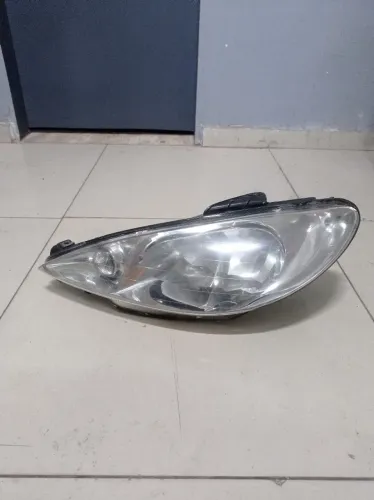 Farol Peugeot 206