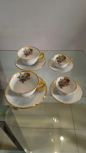Xícara vintage de porcelana