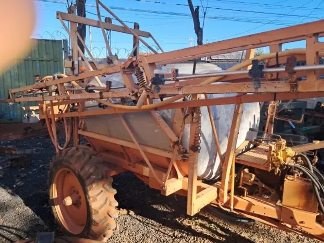 Pulverizador Jacto 2000lts