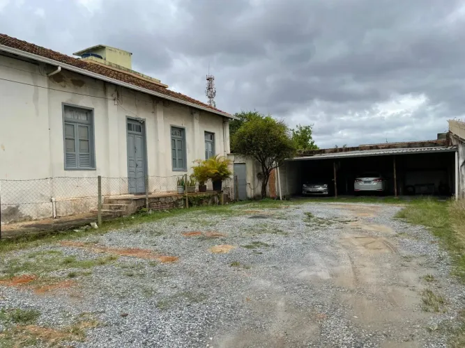 Área em Santa Tereza com 226 m² , 3 quarto(s) , 20 vaga(s)