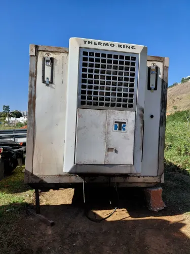 Baú para caminhão com Thermoking Motor A Diesel