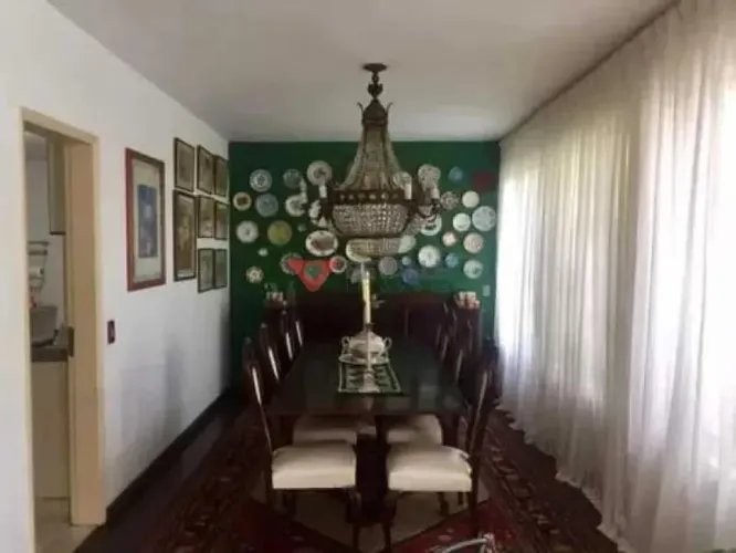 Casa à Venda em Laranjeiras, RJ - 4 Dormitórios e 5 Banheiros