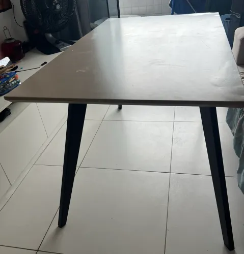 Mesa preto e caramelo 