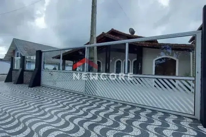 Casa em Rua das Tulipas - Flórida - Praia Grande/SP