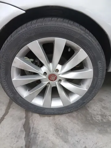 Roda aro 17 do palio semi nova com penel
