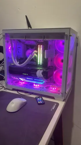 PC Gamer Ryzen 7 9800X3D - RADEON RX 7800XT - 1TB SSD