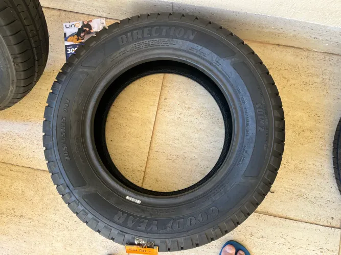 Pneu 205 65 R 15  Goodyear novo 