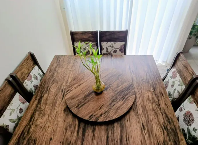 Mesa 8 cadeiras.