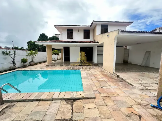 Casa na Gruta de Lourdes, 05 quartos, piscina e 04 vagas